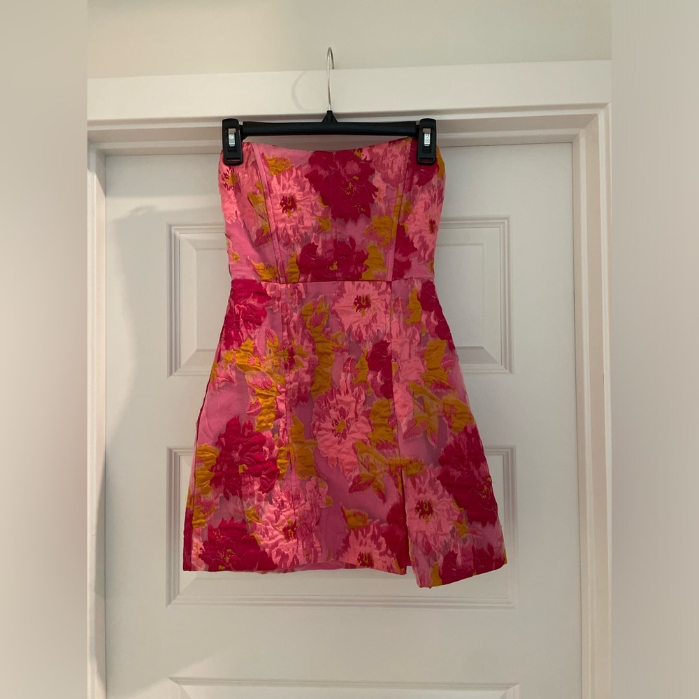 Showpo BRAILEY MINI DRESS - STRAPLESS DRESS IN PINK JACQUARD